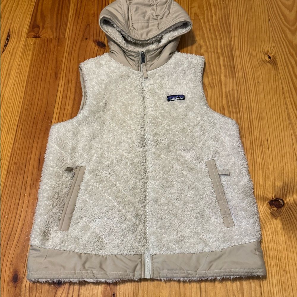 Patagonia Los Gatos Reversible Hooded Vest Tan/Ivory Sherpa Fleece Womens MED - Picture 5 of 13